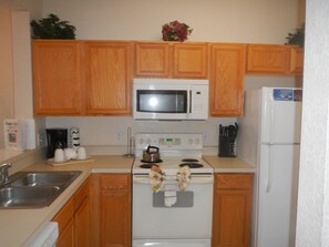 冰箱、微波炉、烤箱、炉灶