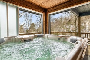 Indoor spa tub