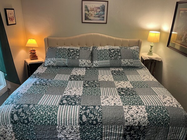 2 chambres, fer et planche à repasser, lit parapluie, Wi-Fi gratuit