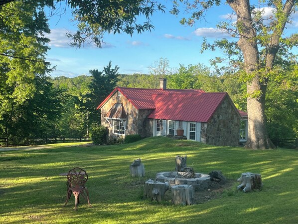 Property grounds - 100 year old stone cottage nestled in beautiful, quiet nature (Harrison)
