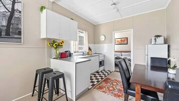 Coffee/tea maker, fridge, microwave, oven