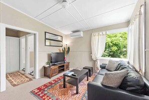 Fernseher, Netflix, Bücher, Streaming-Dienste