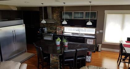 Accueil calme exécutif sur le bord de la ville