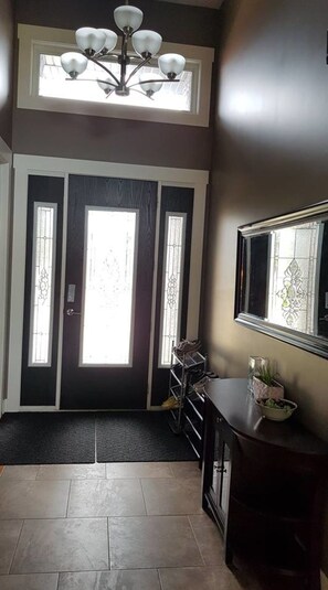 Interior - Executive Quiet Home on Edge of City (Saskatoon)