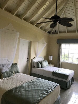 5 habitaciones, escritorio, tabla de planchar con plancha y wifi gratis 