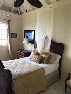 5 bedrooms, desk, iron/ironing board, free WiFi -  Amazing five-bedroom villa, 15 minutes From Airport, airport transfers included (Montego Bay)