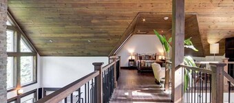 Lakefront Prestige in Nature | A/C | hot tub | private dock w/kayaks | Fast Wifi