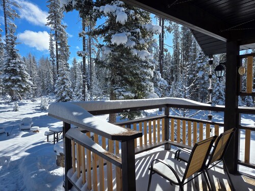 Cozy Fireside Cottage - The Rock