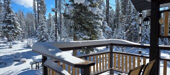 Cozy Fireside Cottage - The Rock