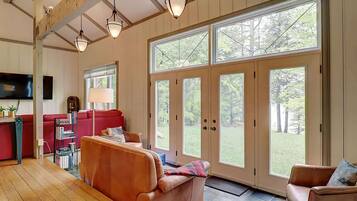 TV, fireplace, DVD player, offices