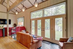 Fernseher, Kamin, DVD-Player, Arbeitsbereiche