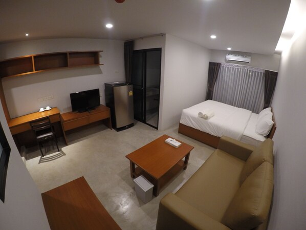 Desk, blackout drapes, free WiFi, bed sheets - Kanith Place (Chiang Mai)