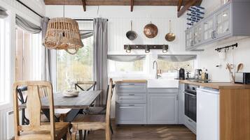 Fridge, oven, stovetop, coffee/tea maker