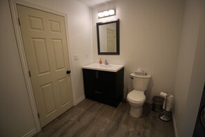 Combined shower/tub