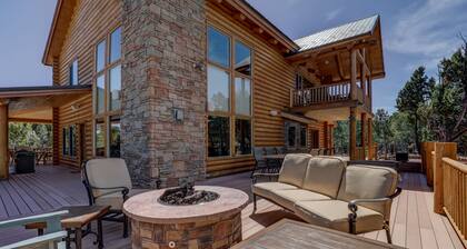 Spacious 4BR Cabin near Zion · Stargazing Deck, Trails, Pool Table & Family Fun