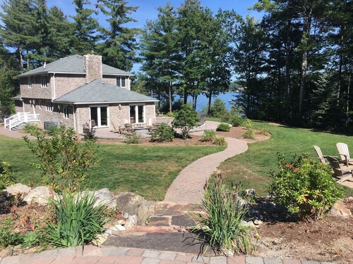 Lakefront Home,  Snowmobilers & Cross Country Skiiers Paradise! 