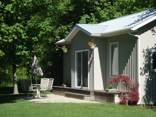 Small family? Nature lover? Birder? Writer? Hiker? Stargazer? WELCOME!
