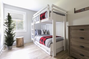 6 bedrooms, free WiFi, bed sheets, wheelchair access
