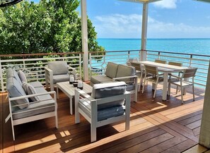 屋外ダイニングエリア