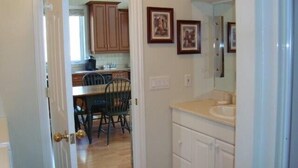 Interior - Greystone Annex - easy access to Bruce Peninsula (Kemble)