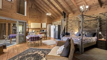 3 bedrooms, iron/ironing board, travel cot, Internet