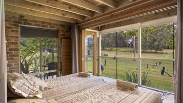 3 bedrooms, iron/ironing board, travel cot, Internet