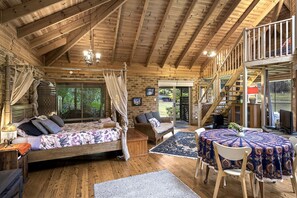 3 bedrooms, iron/ironing board, travel cot, Internet