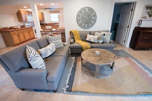 تلفزيون ذكي، مشغل دي في دي، كُتُب