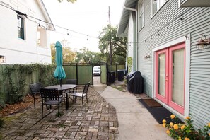 تناول الطعام بالخارج