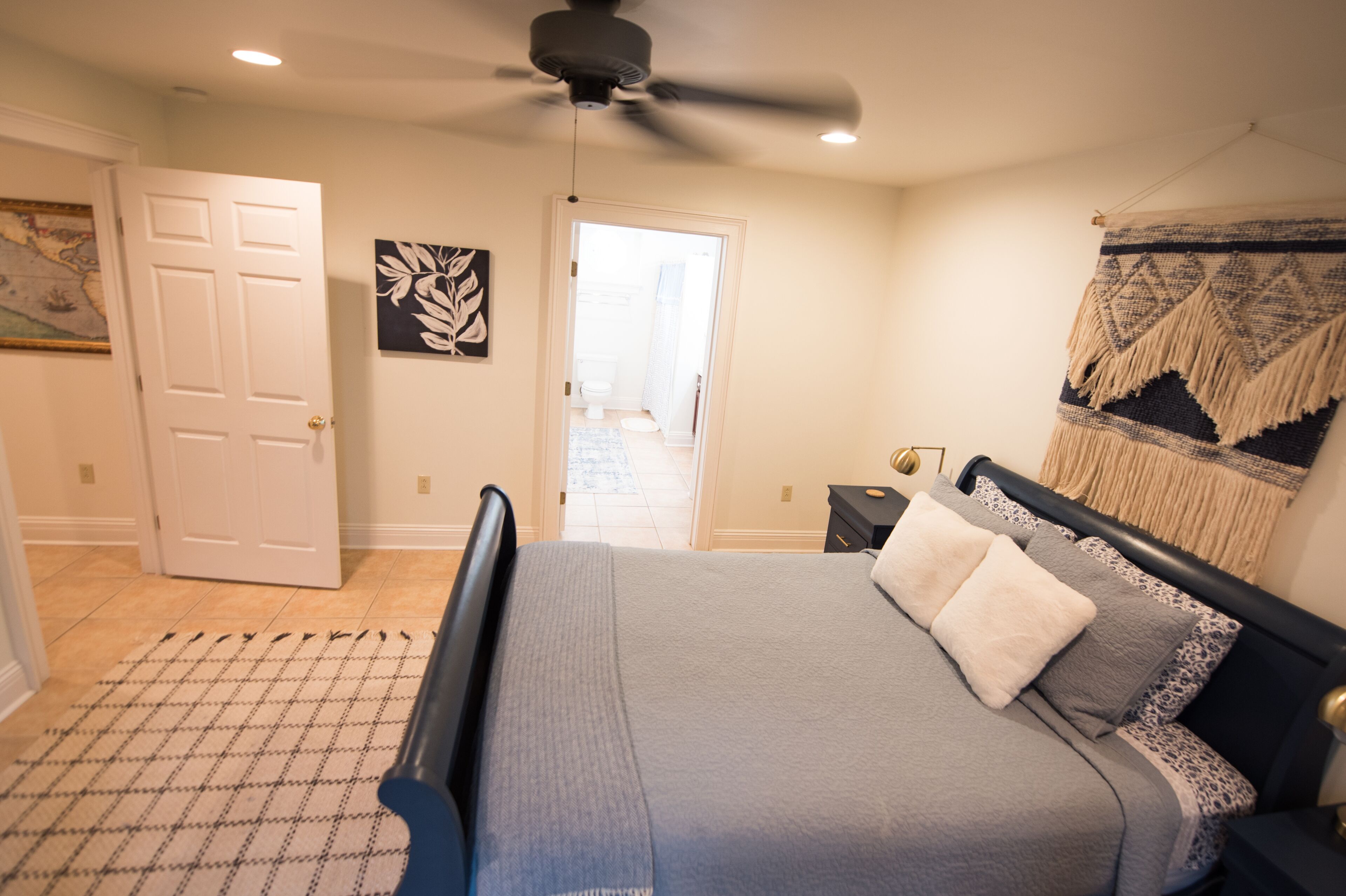 3 bedrooms, desk, iron/ironing board, travel crib