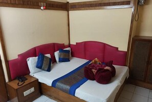 Betten mit Memory-Foam-Matratzen, Zimmersafe, Schreibtisch