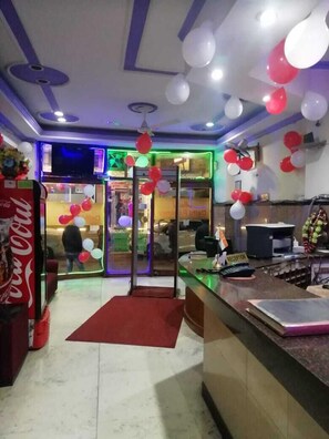 Reception hall - Hotel Delhi Regency (New Delhi)