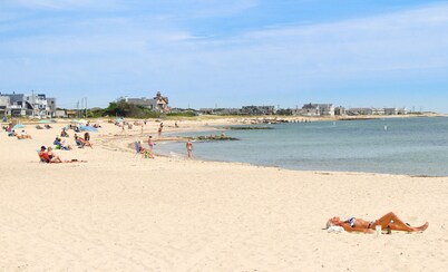 Walk to the private beach - kayak - central a/c -  optional pool/restaurant club