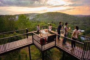 Casa superluxo, 6 quartos, vista para a montanha, ao lado da piscina | Terraço/pátio