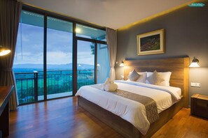 Luksushus, 4 soverom, Club Lounge-tilgang, utsikt mot høyde | 6 soverom, skrivebord, blendingsgardiner og wi-fi (inkludert)