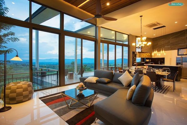 Casa de lujo, 4 habitaciones, con acceso al salón lounge del club, vista a la colina | Interior
