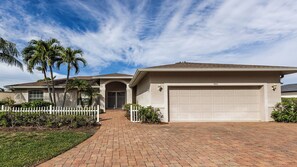 Unclassified image, 4 of 25, button - Five bedrooms with beach access. (Marco Island)