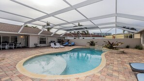 Unclassified image, 5 of 25, button - Five bedrooms with beach access. (Marco Island)