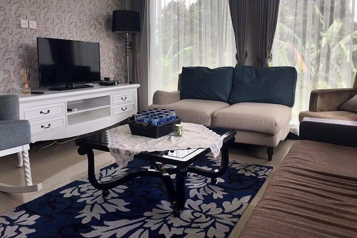 Family Villa, 4 Bedrooms (Rinjani) | Living area | LCD TV, DVD player