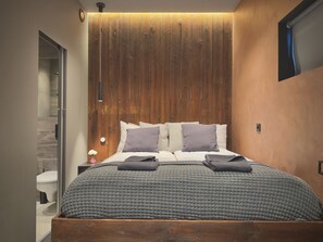 1 quarto, ferros/tábuas de passar roupa, berço de viagem