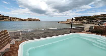 Beach front apartment with swimming pool ideal for families