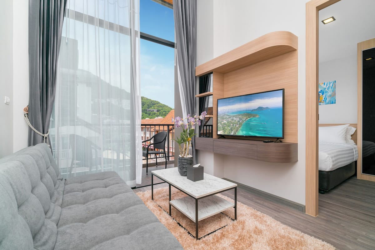 One Bedroom Deluxe | 거실 | 위성 채널 시청이 가능한 40인치 LED TV, TV