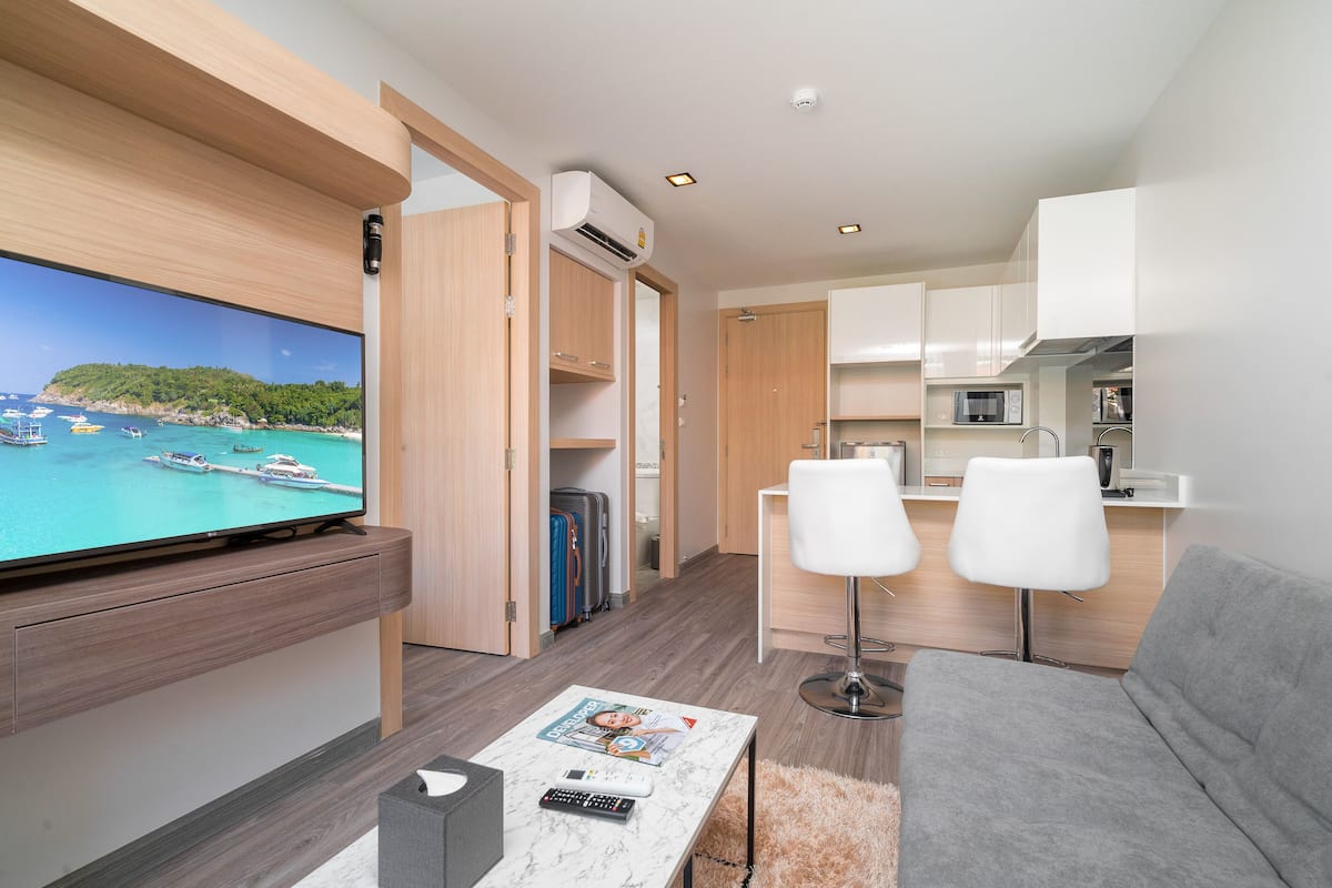 40-inch led tv with satellite channels, tv