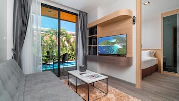 One Bedroom Deluxe with Plunge Pool | Stue | 40-tommers LED-tv med satellitkanaler, tv