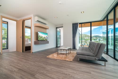 Penthouse, 4 Schlafzimmer | Wohnzimmer | 40-Zoll-LED-Fernseher mit Satellitenempfang, Fernseher