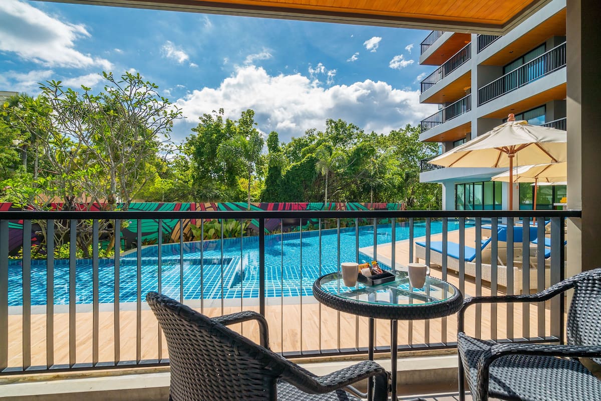 One Bedroom Deluxe Pool Side | 陽台景觀