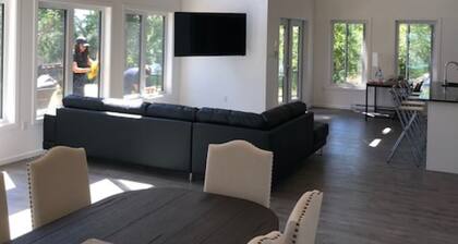 Luxurious modern lakefront cottage in Grand Beach Manitoba