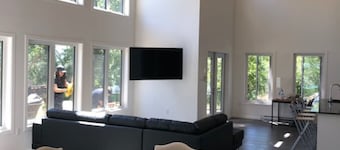 Luxurious modern lakefront cottage in Grand Beach Manitoba