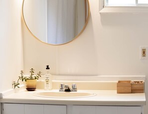 Combined shower/bathtub, hair dryer, towels, soap