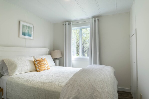 2 bedrooms, desk, iron/ironing board, free WiFi
